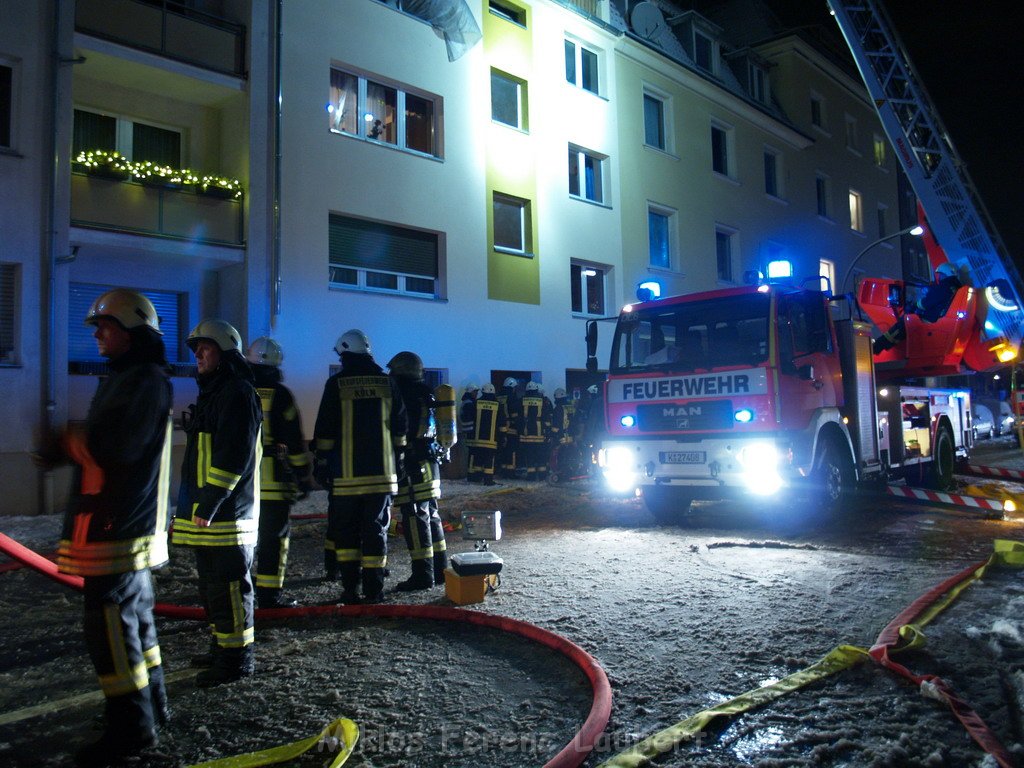 Feuer in Kueche Koeln Vingst Homarstr P575.JPG